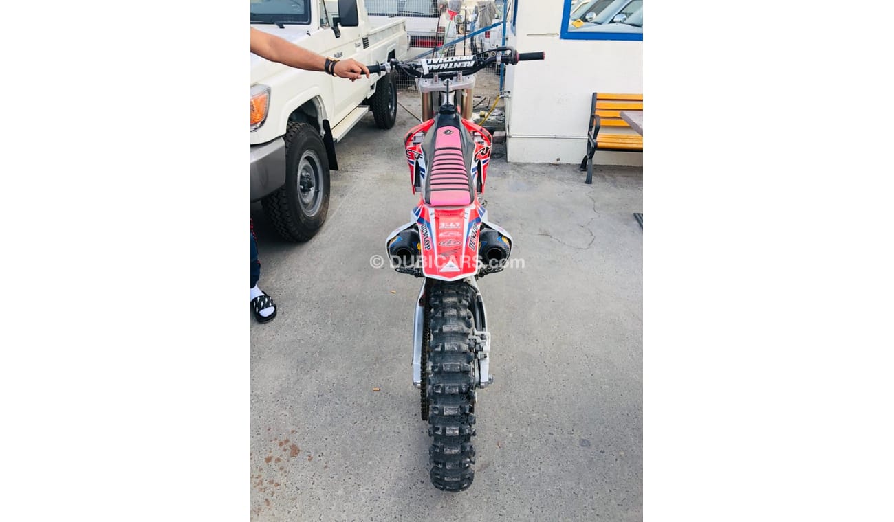 Honda CRF HONDA 450R DIRT BIKE IN MINT CONDITION - 450CC PETROL