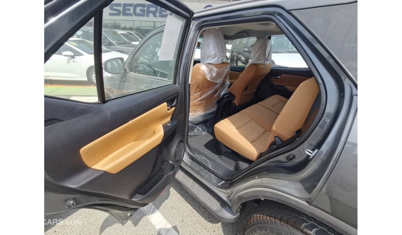 Toyota Fortuner 2023 Toyota Fortuner 2.7L petrol 4WD Gray inside brown, Saudi spec