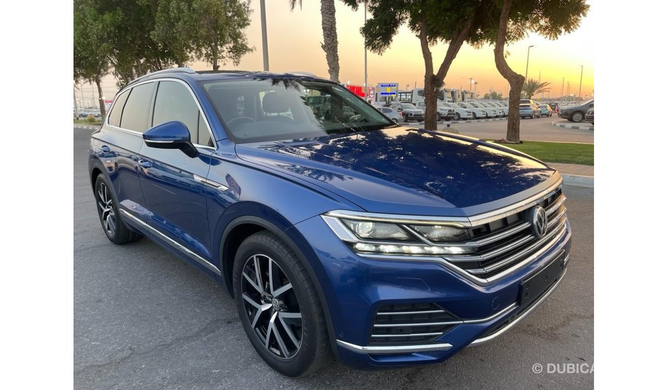 Volkswagen Touareg R-Line English