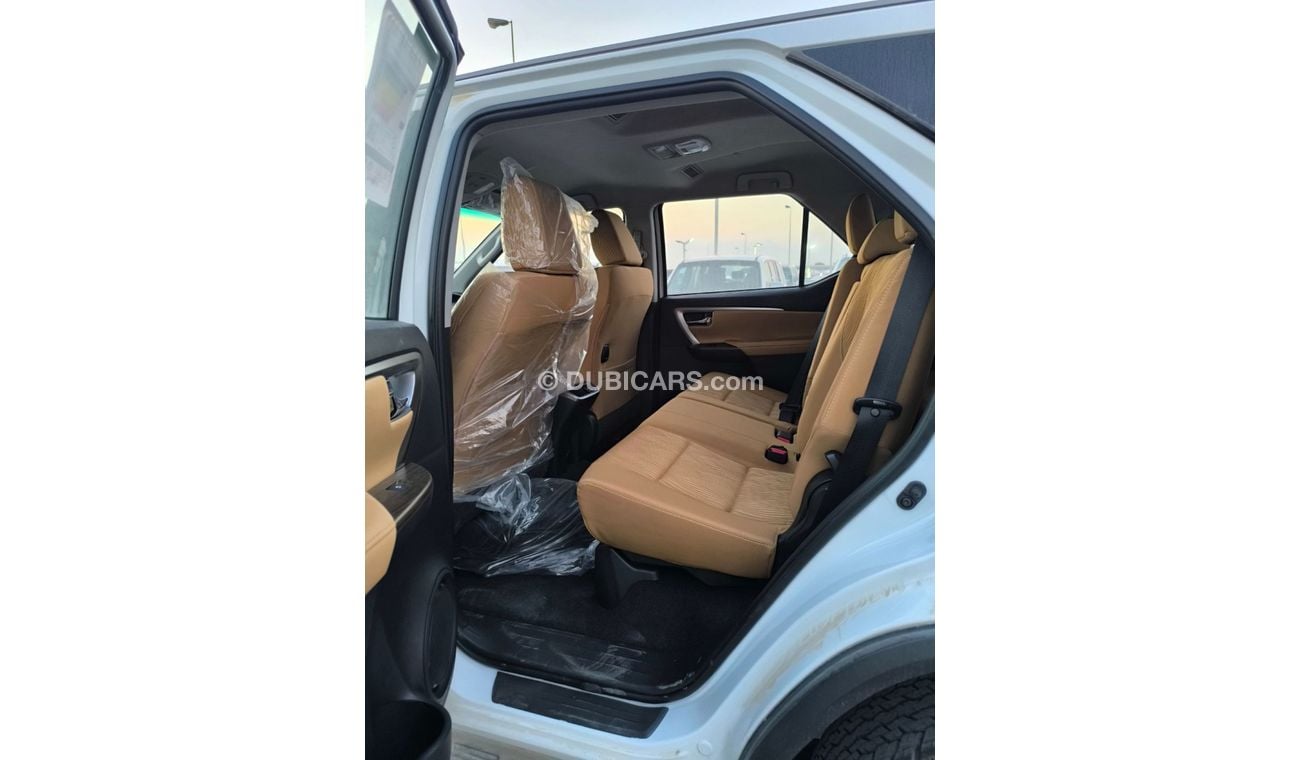 تويوتا فورتونر FORTUNER SR5  2.7L AT FULL OPTION PETROL 2024