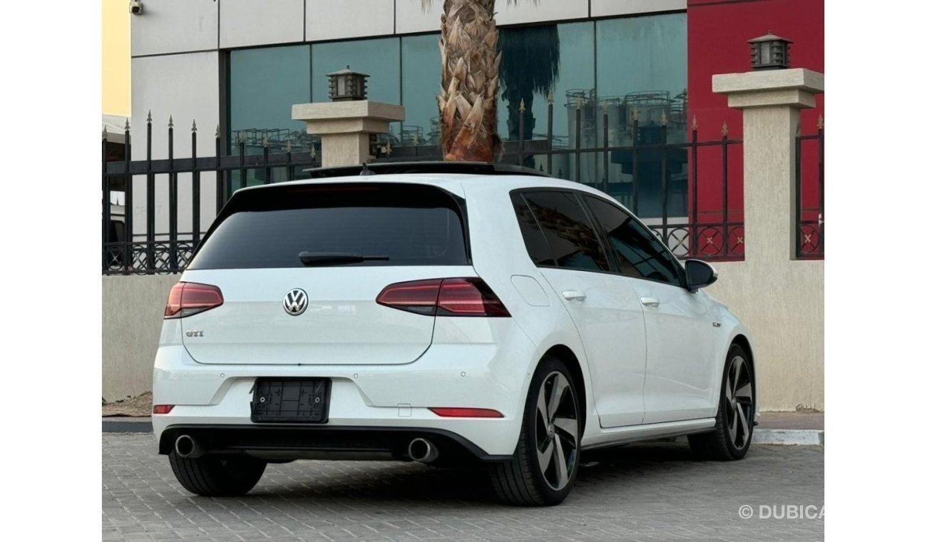 Volkswagen Golf GTI P1