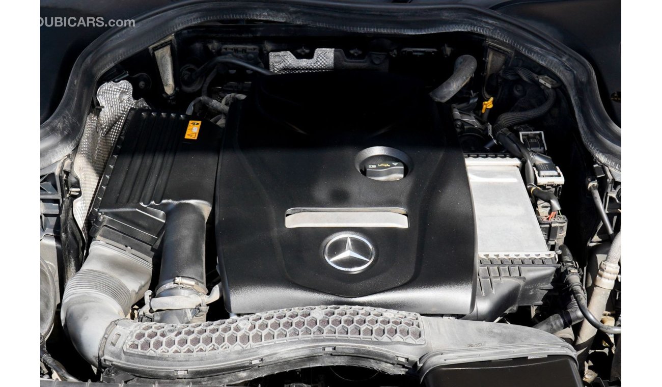 مرسيدس بنز GLC 250 Mercedes-Benz GLC250 AMG Package 2017 GCC under Warranty with Flexible Down-Payment/ Flood Free.