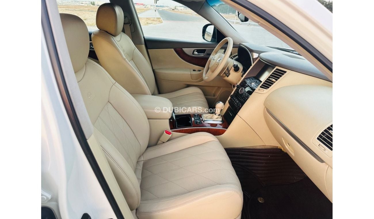 إنفينيتي QX70 MODEL 2014 GCC CAR PERFECT  CONDITION FULL OPTION