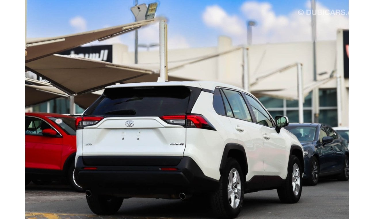 تويوتا راف ٤ سيارة تويوتا RAV4 XLE (AX50) موديل 2020، 5 أبواب، محرك بنزين 4 سلندر، أوتوماتيكي، دفع رباعي