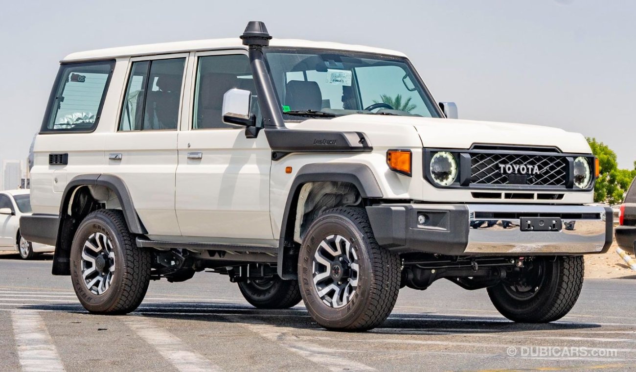 تويوتا لاند كروزر هارد توب 2024 LC76 4.0L Petrol with Digital Speedometer and leather seats