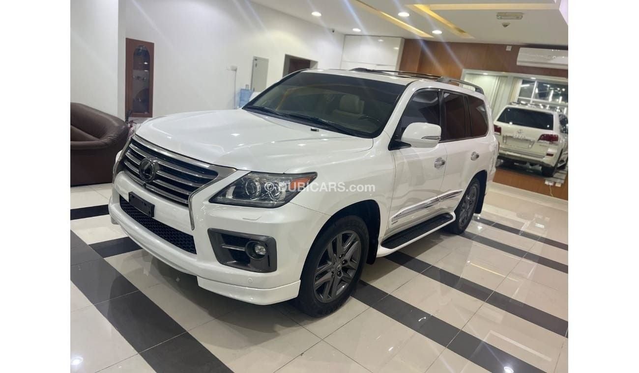 Lexus LX570 Platinum 5.7L model 2014 used like new GCC specifications only one owner