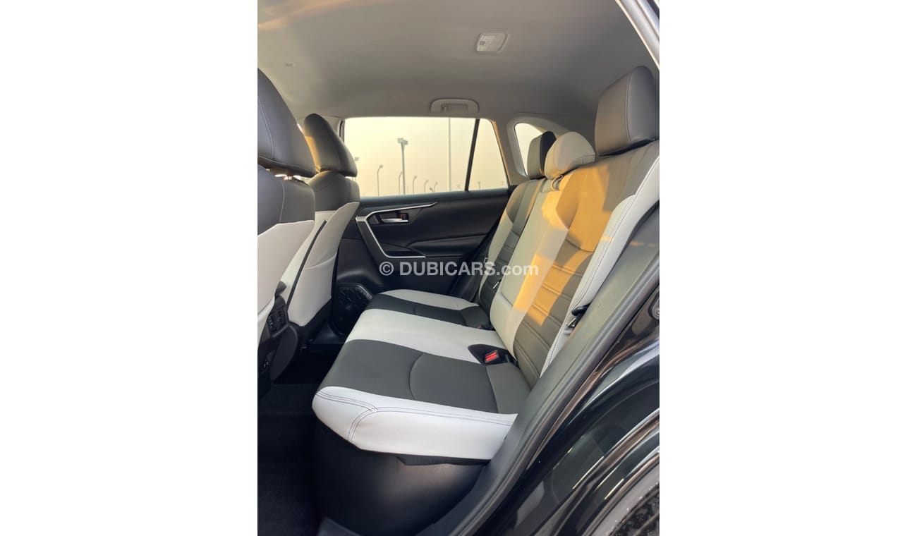 تويوتا راف ٤ 2020  TOYOTA RAV4 XLE HYBRID 4x4 IMPORTED FROM USA