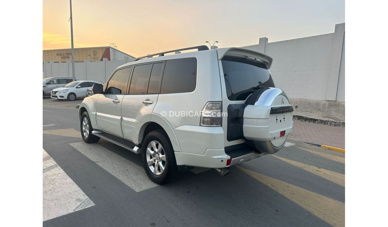 Mitsubishi Pajero GLS 3.5L (186 HP) (7 Seater)