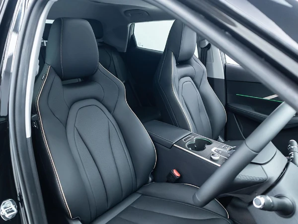 أومودا C5 interior - Seats