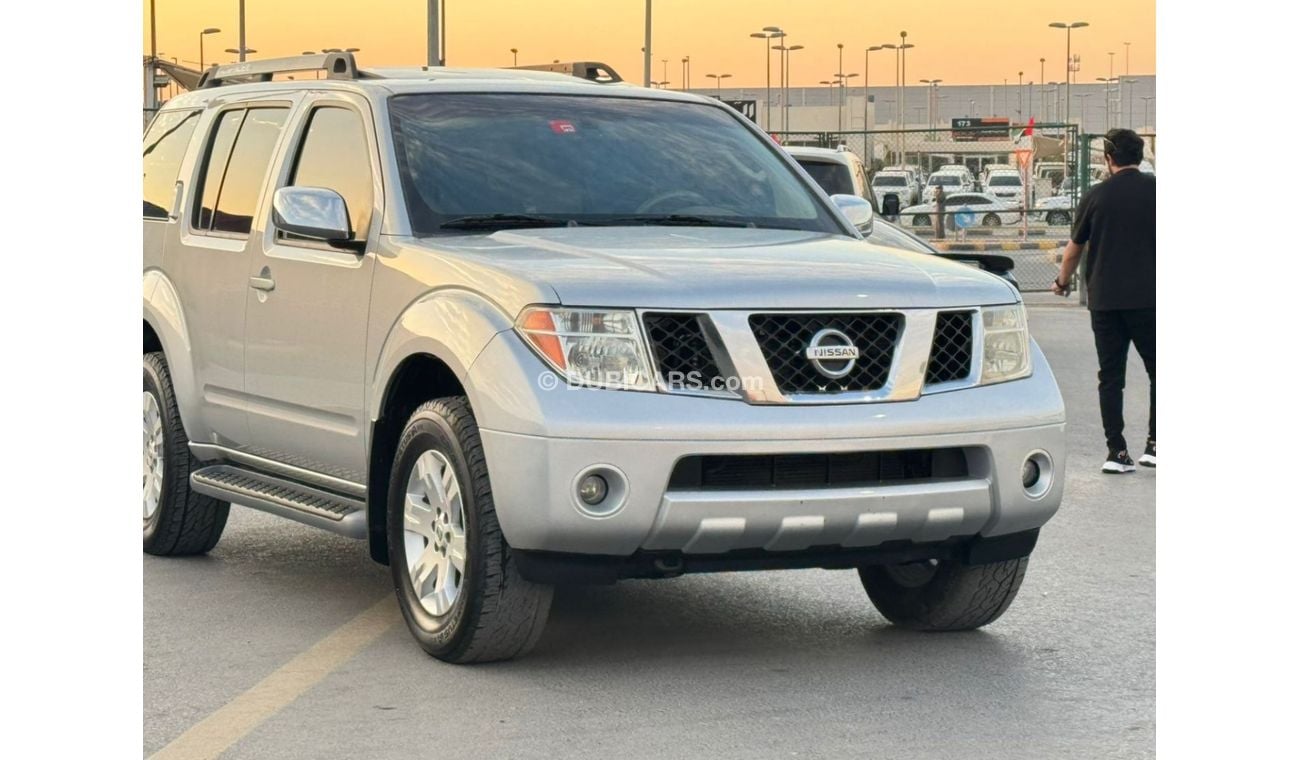 Nissan Pathfinder LE 3.5L In excellent condition and requires no expenses