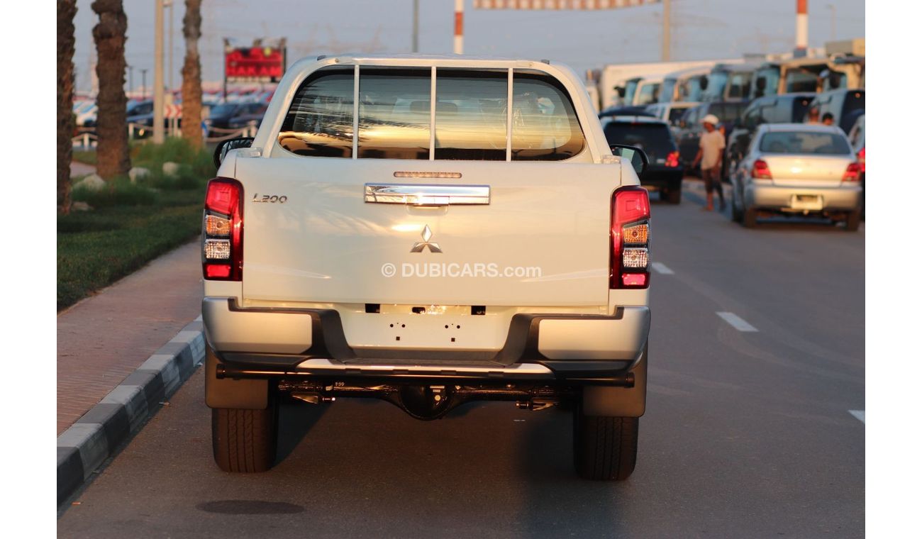 Mitsubishi L200 2.4L Pickup, Manual Transmission, Petrol, 17" Alloy wheels, 4X4 Available in Bulk Deals for Export, 