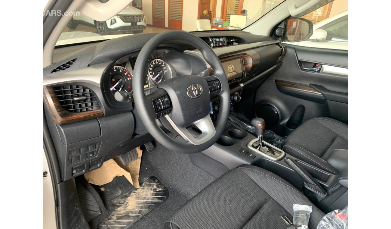 تويوتا هيلوكس TOYOTA HILUX SR5 2.7L V4 WITH PUSH START & REAR CAMERA