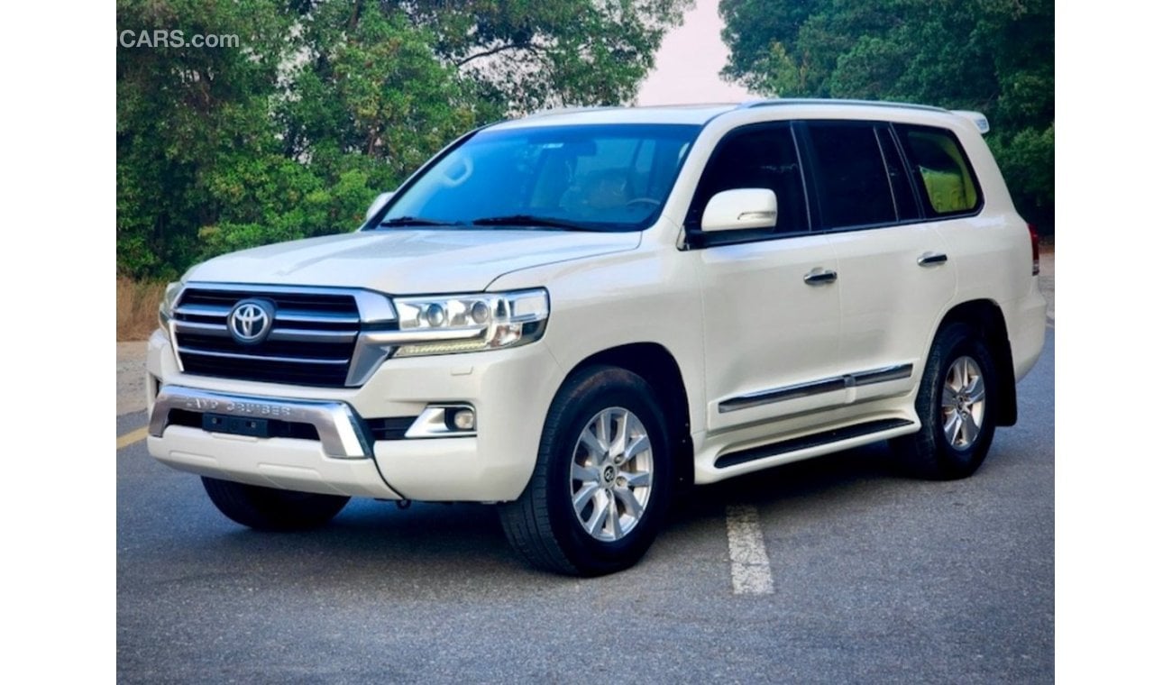 Toyota Land Cruiser 2016 GXR V8 Diesel Engine Full Option Very Clean Condition snd perfect condition