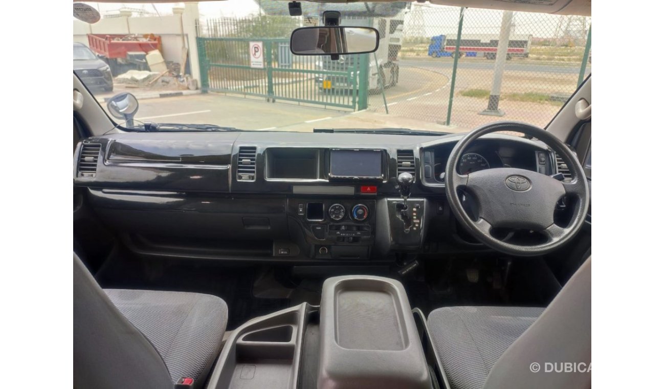 تويوتا هاياس TRH214-0007372 || TOYOTA	HIACE (VAN)	2006	SILVER	cc 2700	PETROL	254305	RHD