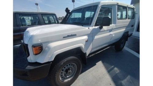 تويوتا لاند كروزر AUTOMATICE TOYOTA LAND CRUISER GRJ78 4.0L STD(i) A/T PTR