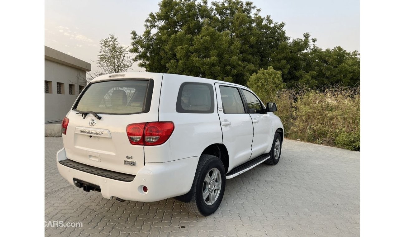 Toyota Sequoia Limited Toyota Sequoia   MODEL 2012  V8     L5,7   Excellent Condition (GCC  _ SPEC) - VERY GOOD CON