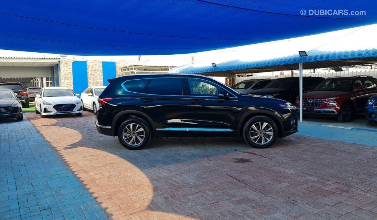 Hyundai Santa Fe car in good condition 2020 2.4L 4WD full configuration