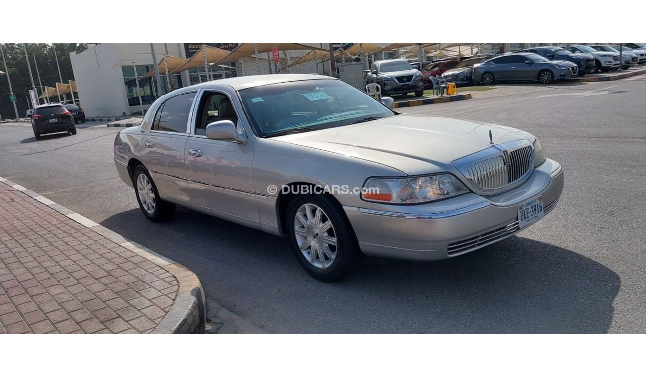 Lincoln Town Car veary clean car