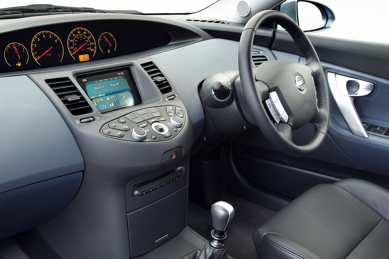 Nissan Primera interior - Cockpit