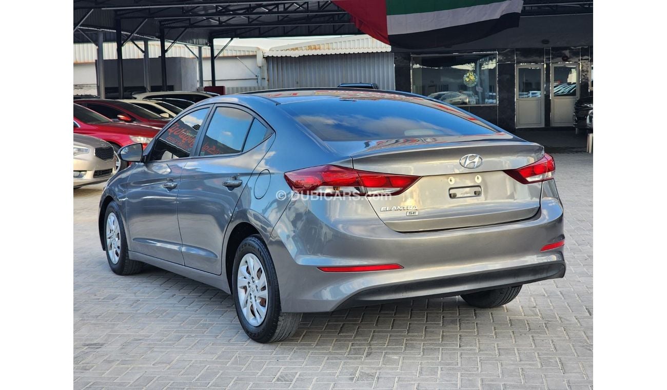 Hyundai Elantra Base 2.0L