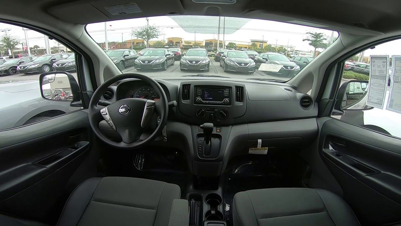 Nissan Evalia interior - Cockpit