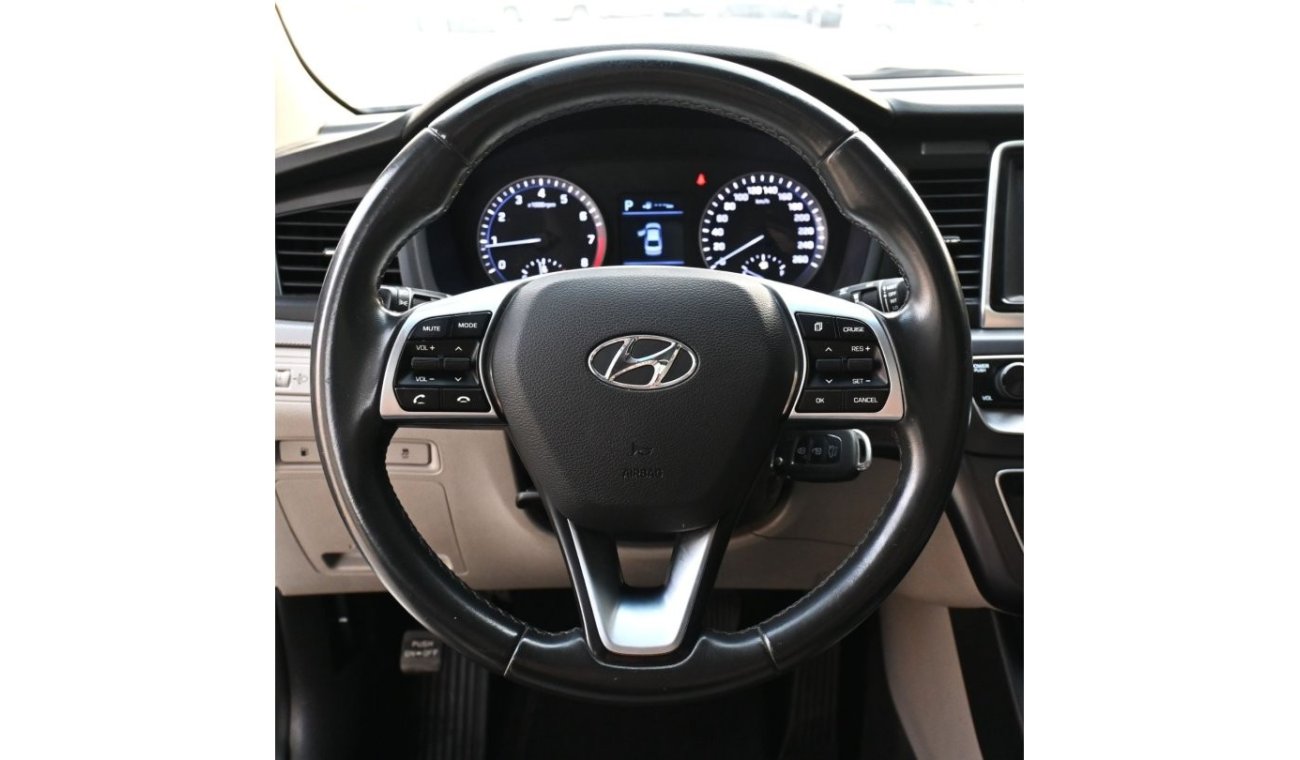 Hyundai Sonata Limited Hyundai Sonata 2019 GCC mid-range in excellent condition, inside and out