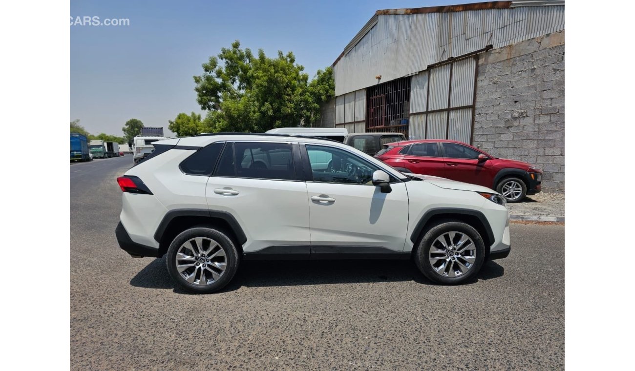 Toyota RAV4 XLE Full options premium