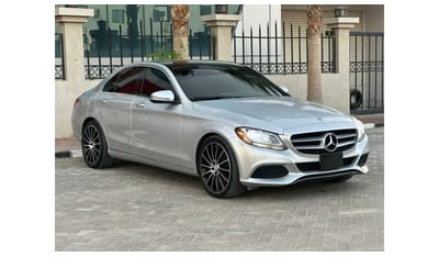 مرسيدس بنز C 300 لاكجري