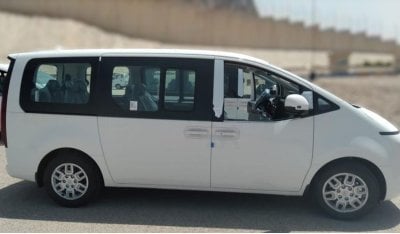 هيونداي ستاريا 2025 Hyundai Staria 2.2L Diesel MT 11 Seaters - GCC