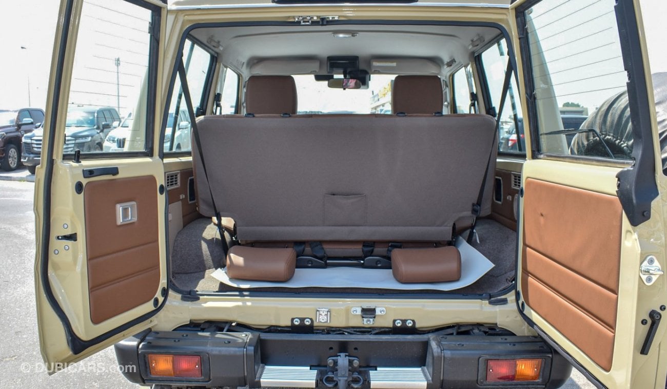 Toyota Land Cruiser Hard Top 2.8L Diesel A/T