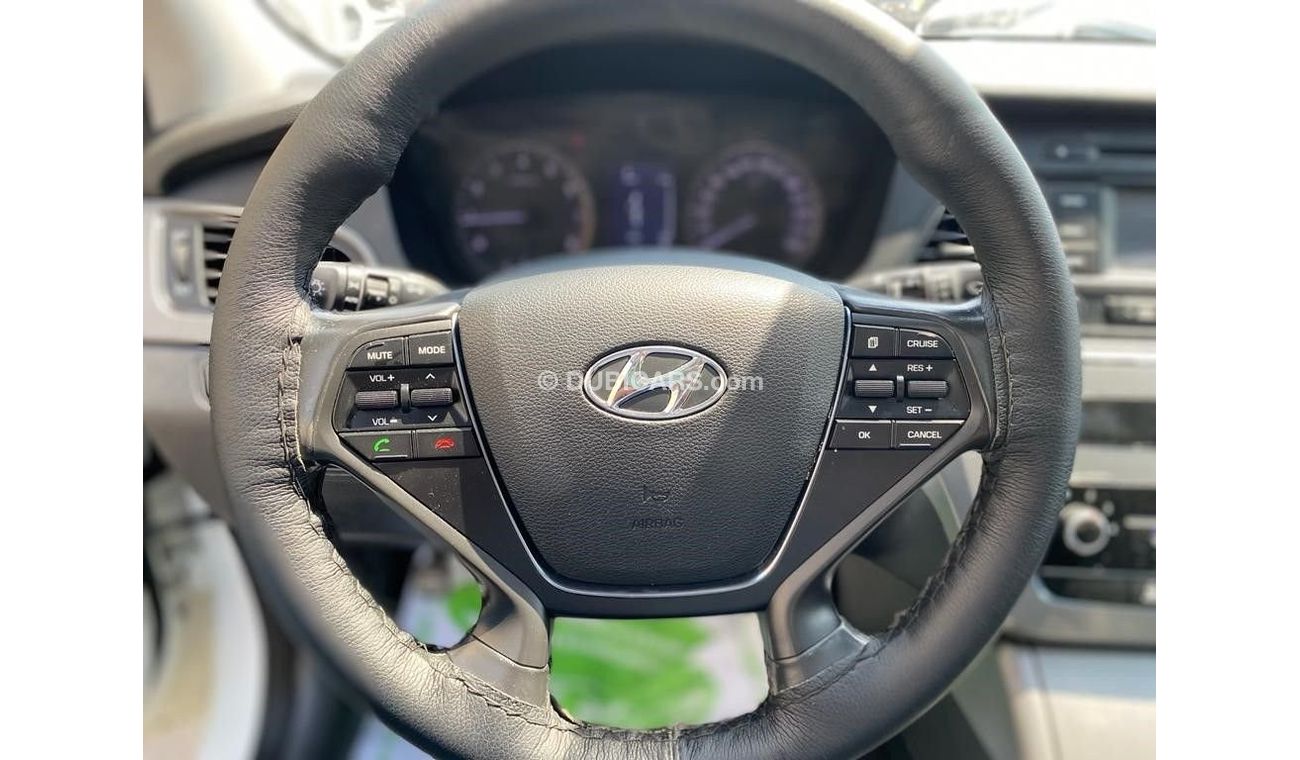 Hyundai Sonata GLS ACCIDENTS FREE - GCC - PERFECT CONDITION INSIDE OUT - PANORAMIC SUNROOF