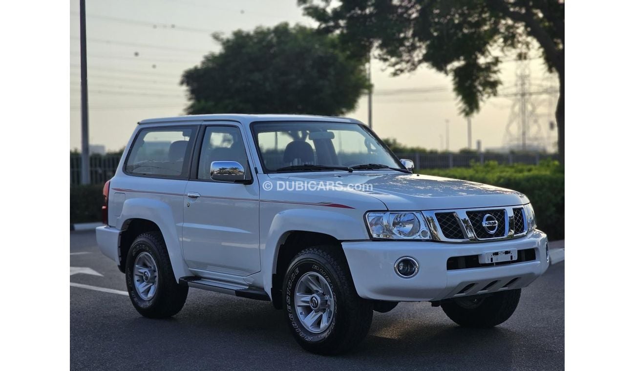 Nissan Patrol Safari GL 4.8L M/T (7 Seater)