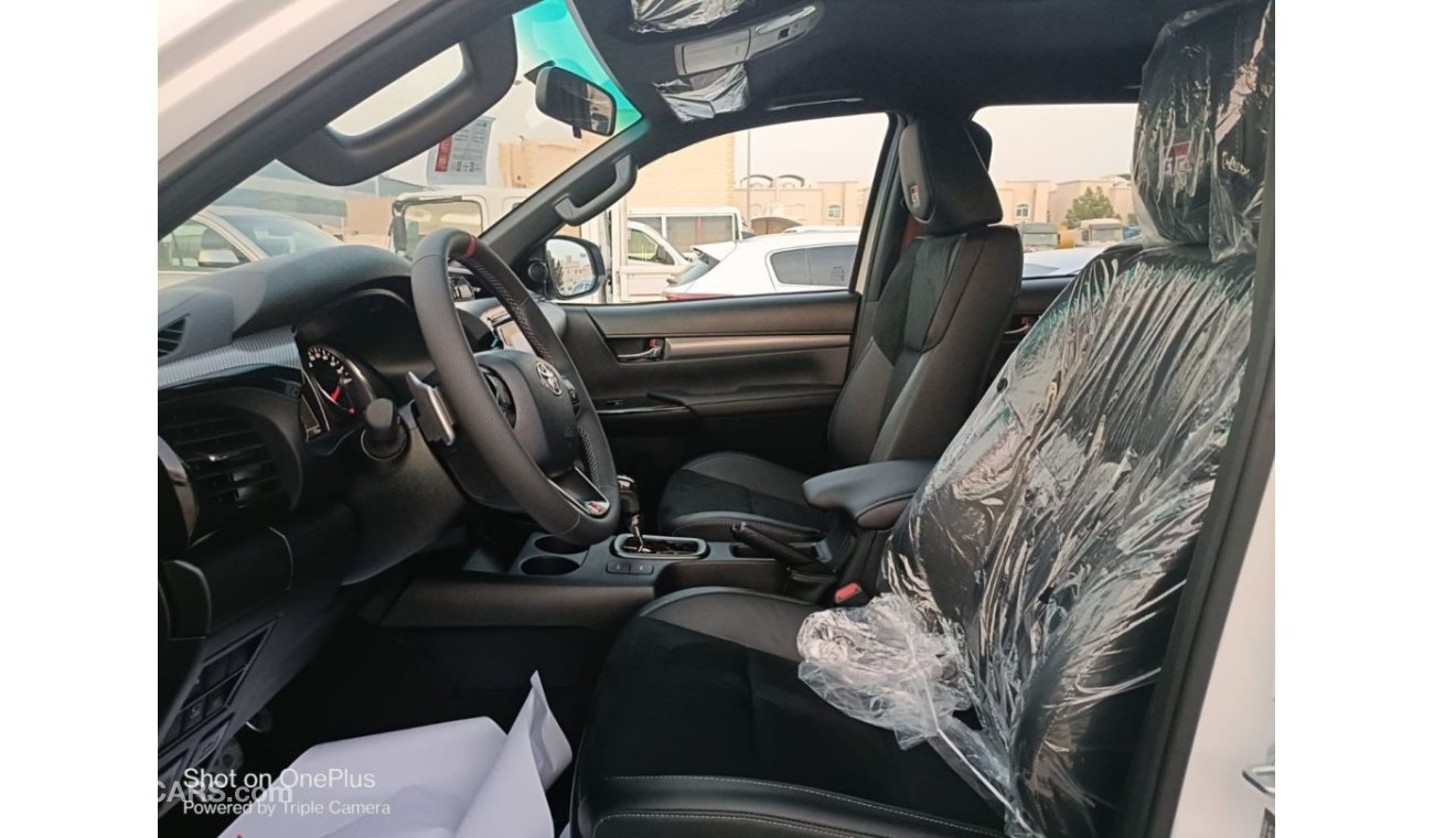 تويوتا هيلوكس GR Sport 4.0L V6 petrol