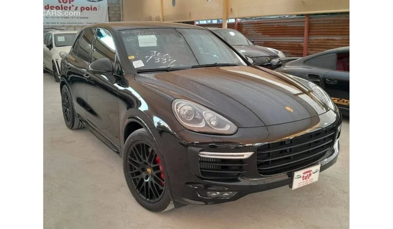 Porsche Cayenne PORSCHE CAYENNE GTS 3.6L 2016 SPORTS CHRONO PACKAGE WITH AIR SUSPENSION, PADDLE SHIFT AND MORE......