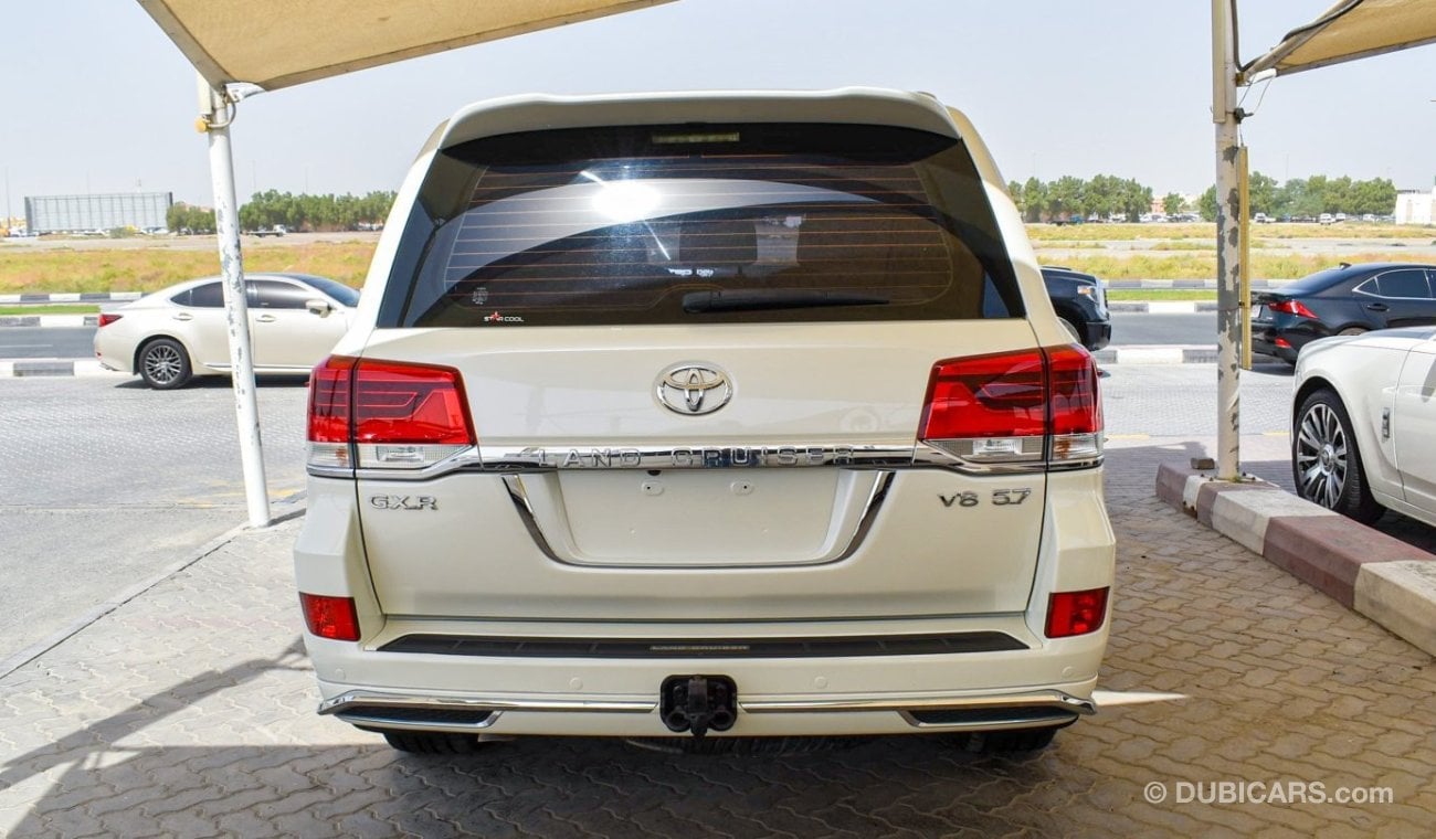 Toyota Land Cruiser GXR 5.7 L V8