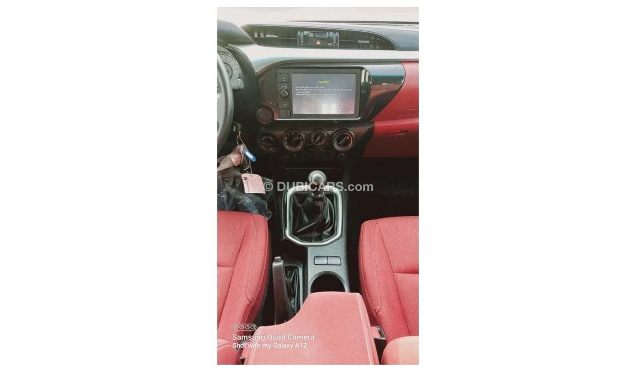 Toyota Hilux S GLX the car is in excellent condition without accidents unpainted clean on the outside and on the