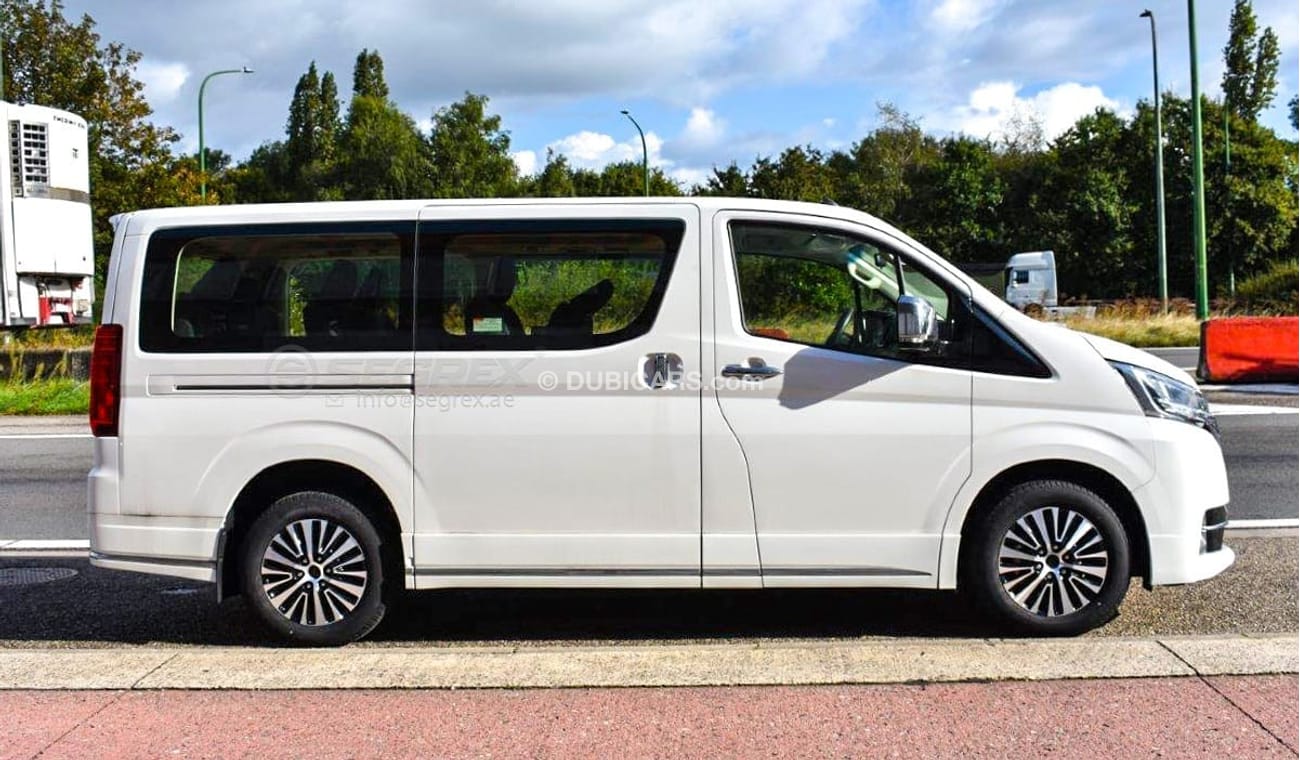 تويوتا هاياس 2022 Model Toyota Hiace VX, 9-Seater, 2.8L Diesel 6A/T