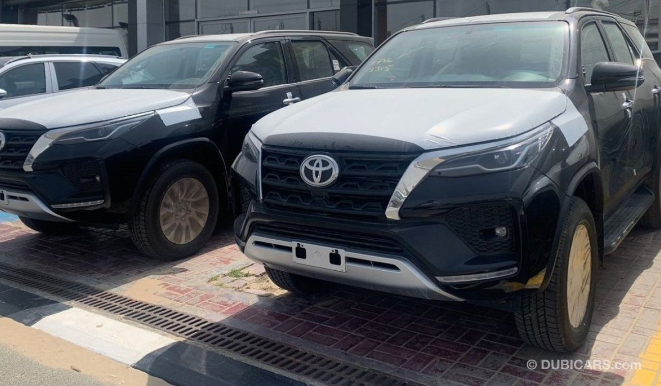 Toyota Fortuner 2.8 engine // diesel // full option // black color x black