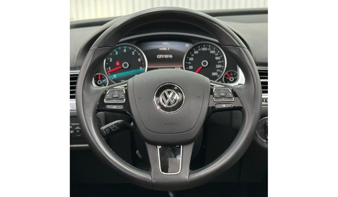 فولكس واجن طوارق 2016 Volkswagen Touareg, Service History, Excellent Condition, GCC