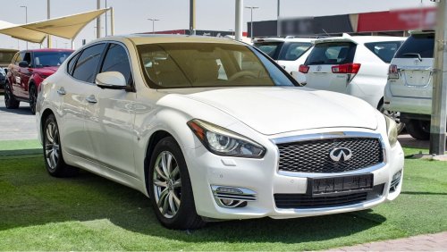 Infiniti QX70