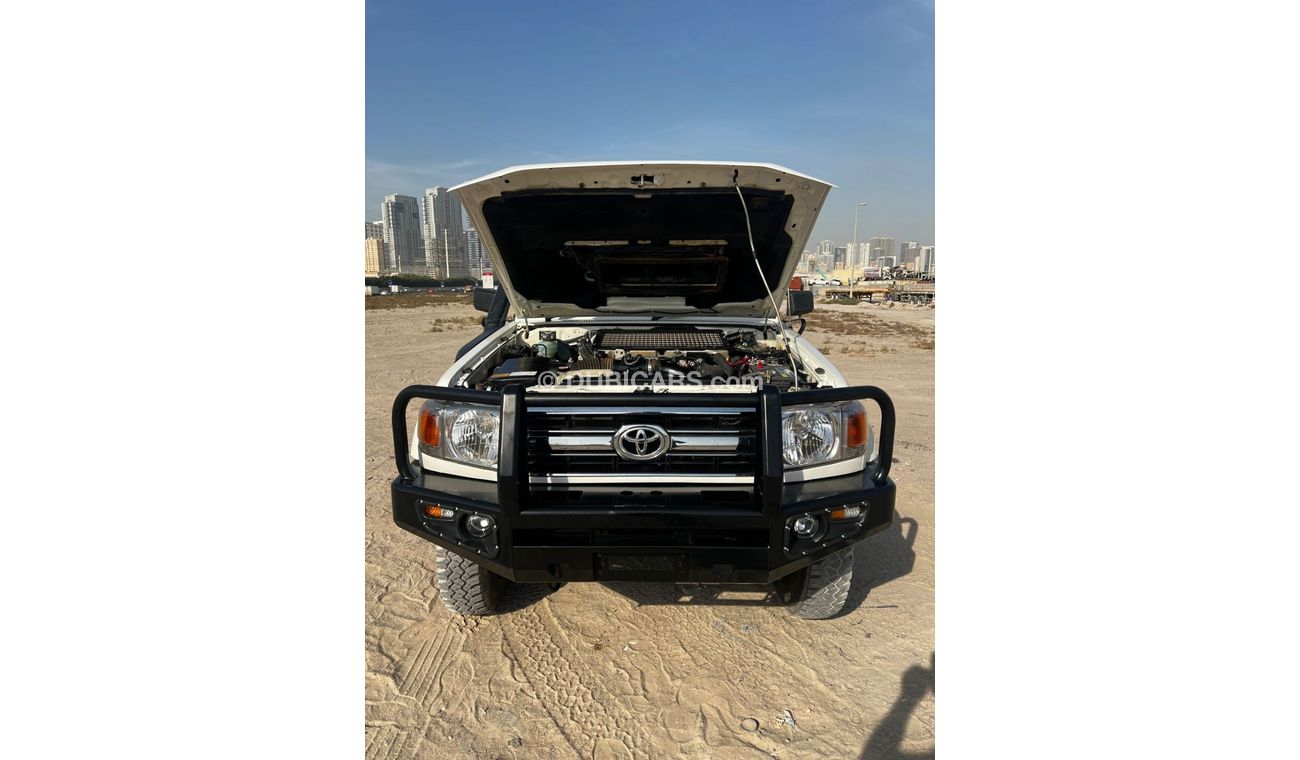 Toyota Land Cruiser Pick Up