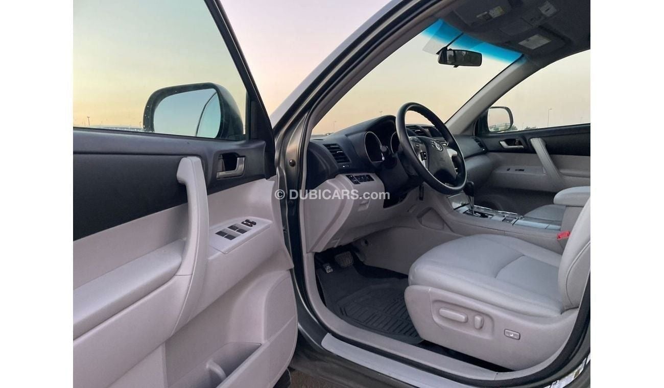 تويوتا هايلاندر 2013 Toyota Highlander 3.5L V6 Electric Seats + Rear CAM - 71,400 Mileage