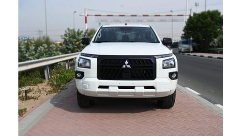 ميتسوبيشي L200 ميتسوبيشي L200 موديل 2024 ناقل الحركة بنزين يدوي ابيض من الخارج اسود من الداخل