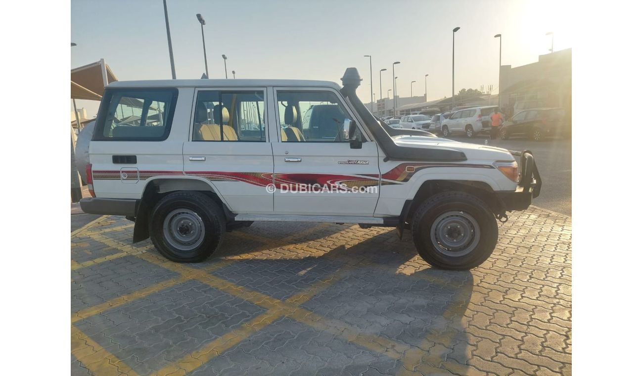 Toyota Land Cruiser Hard Top 76 4.2 HARD TOP DIESEL 10 SEATER MT