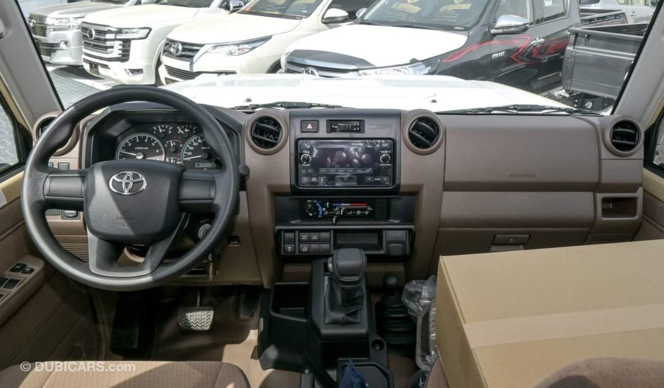 Toyota Land Cruiser Pick Up TOYOTA LC PU DOUBLE CABIN MID– 4.0L PETROL ,A/T,MY24