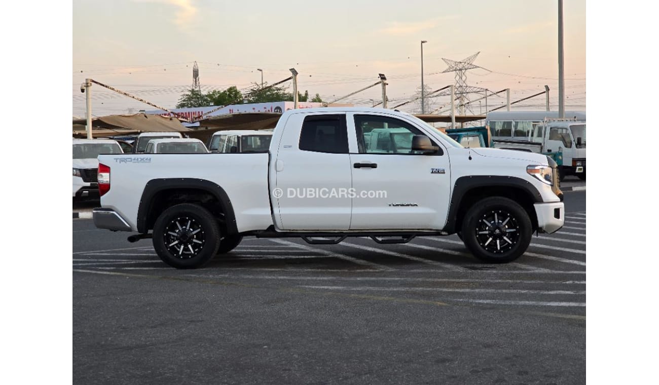 Toyota Tundra 2019 Model 4x4 , leather seats and with spacial interior