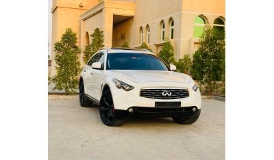 إنفينيتي FX50 السيارة بحالة ممتازة جدا لا تحتاج إلى أي شيء