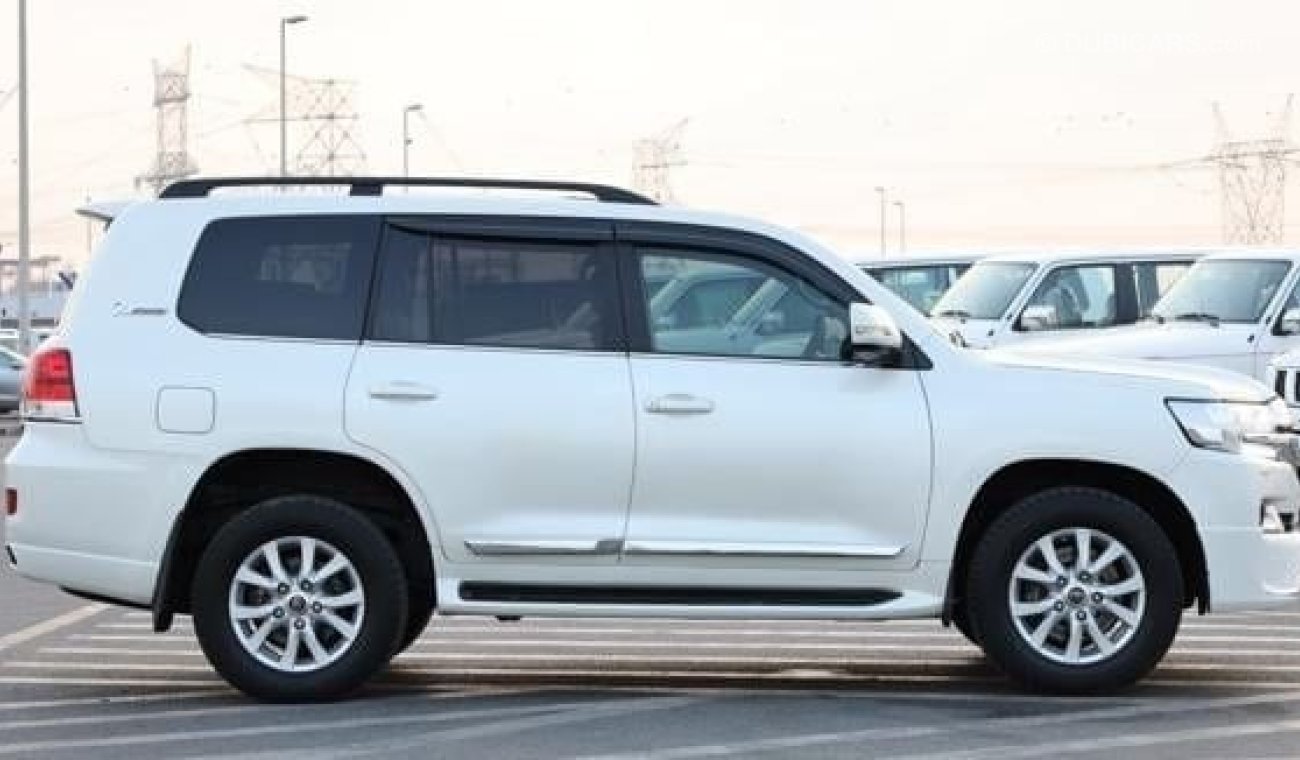 Toyota Land Cruiser 2017 TOYOTA LAND CRUISER SAHARA V8