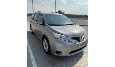 Toyota Sienna LE