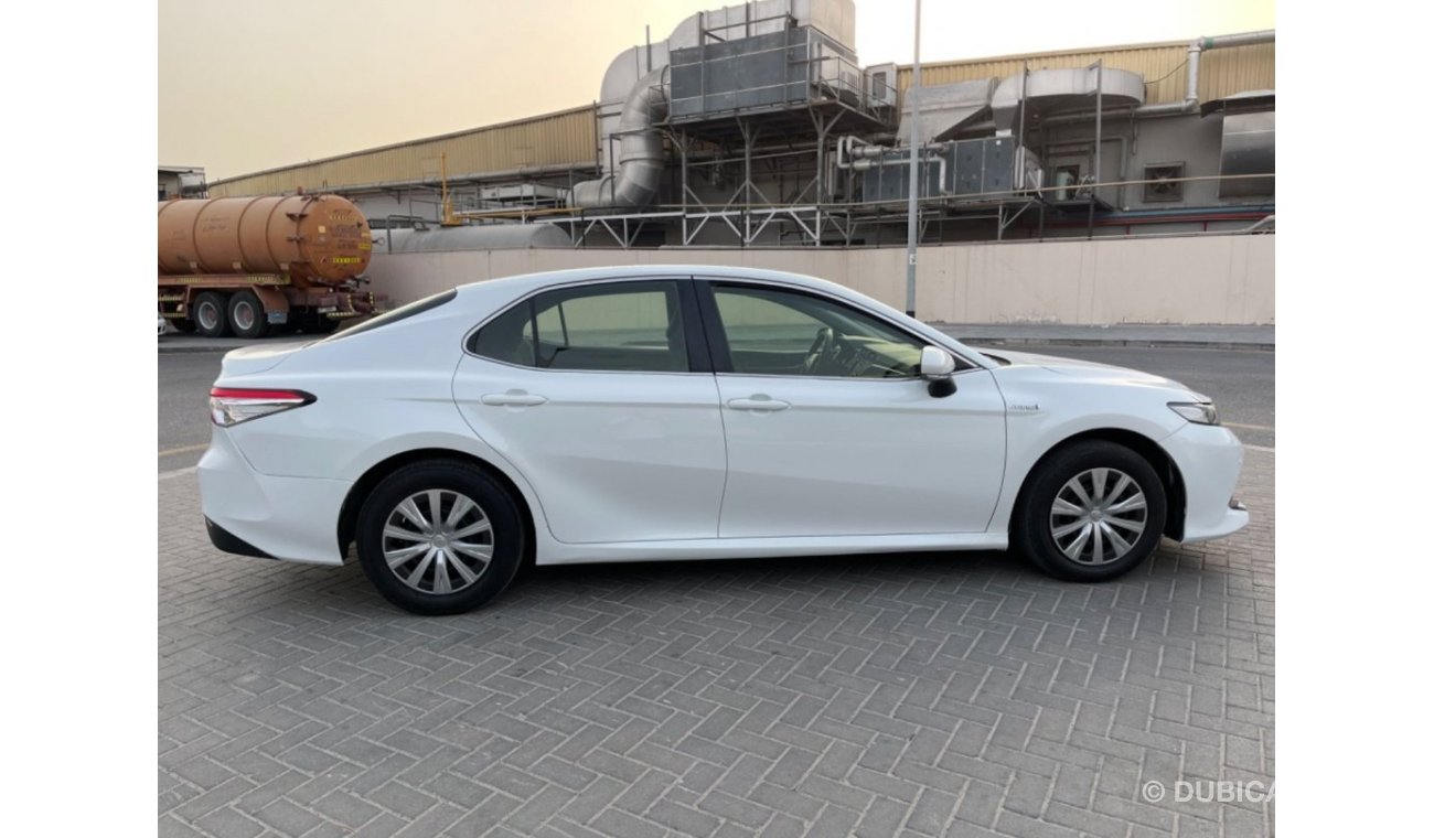 Toyota Camry GLE Hybrid